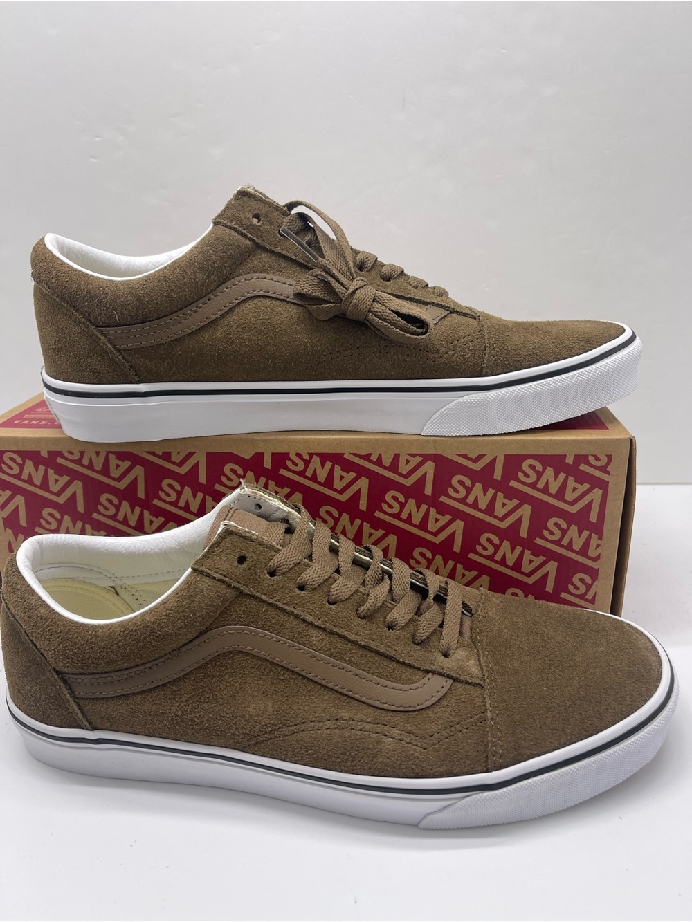 Vans Men’s 11 Low-Top Suede Sneakers in Olive Old Skool
Suede Sepia
VN000E9T0E0